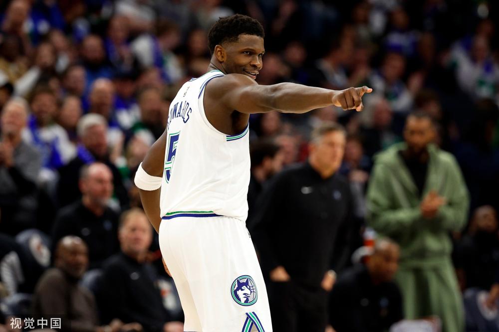 她积极参与 她积极参与